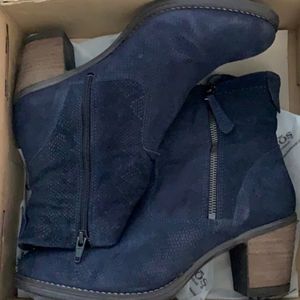 Taos standout reptile blue suede boots 7-7.5 38